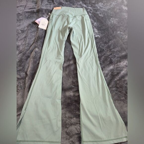 Nwt XS green logilates crisscross flare pants super soft material - Picture 6 of 6